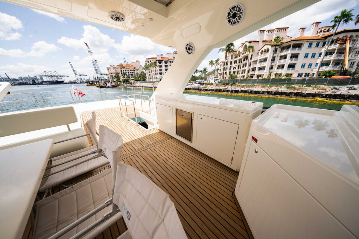 84' Ferretti Altura image 17