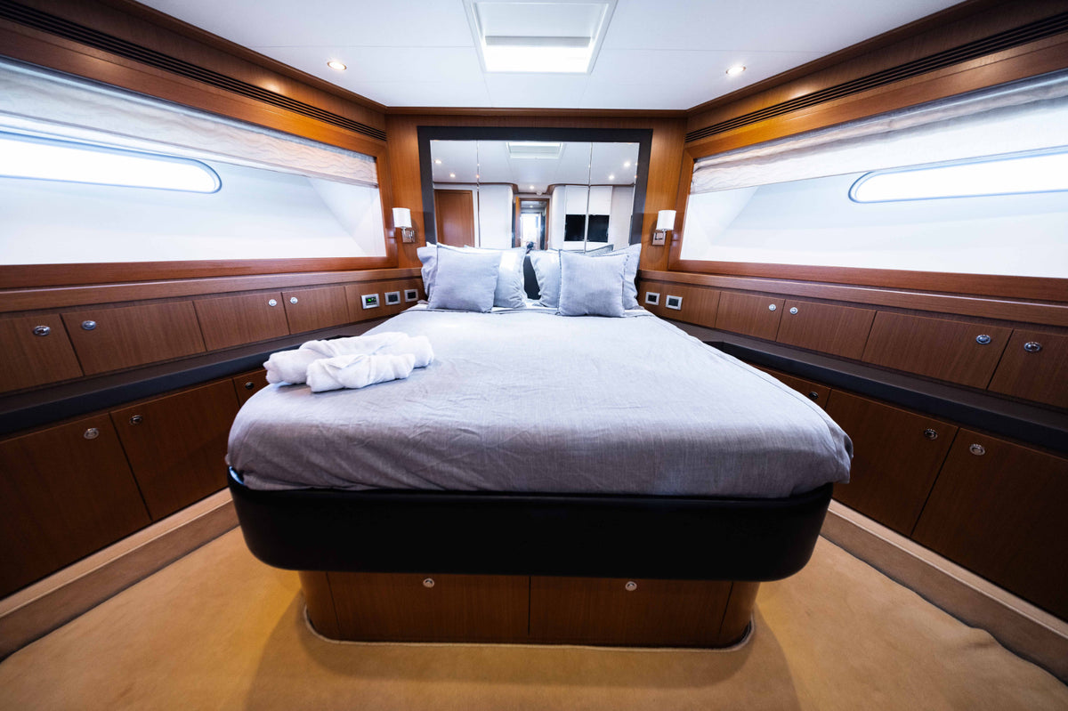 84' Ferretti Altura image 28
