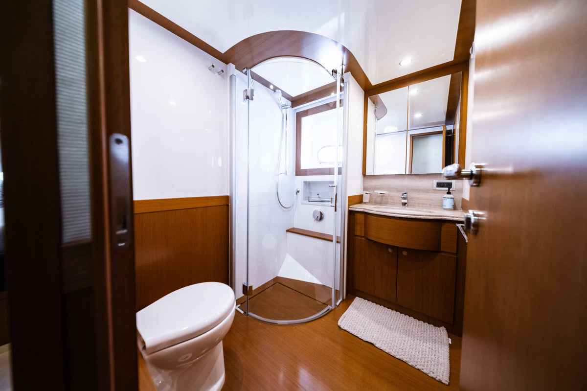 84' Ferretti Altura image 31
