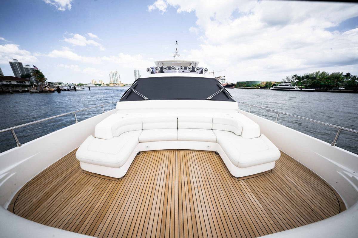 84' Ferretti Altura image 6