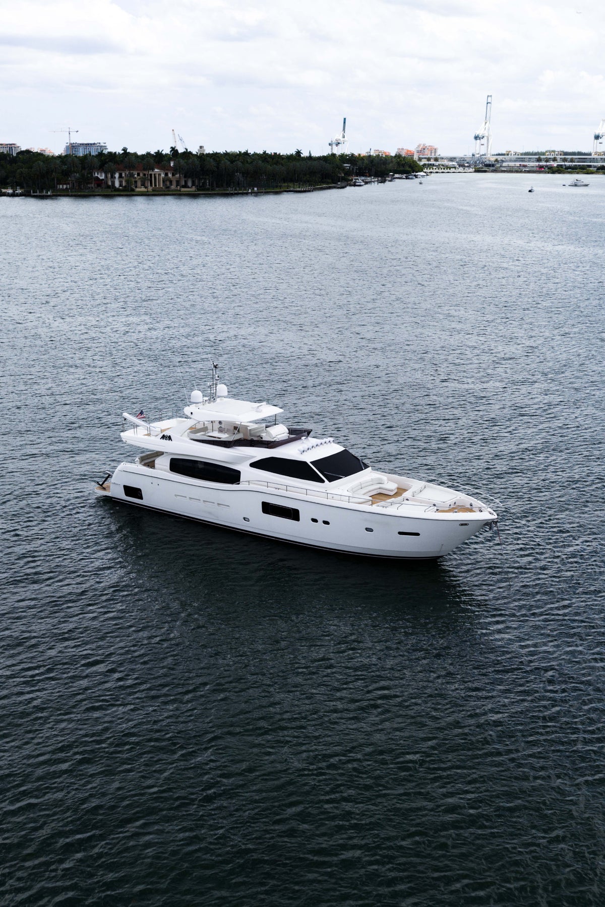 84' Ferretti Altura image 50