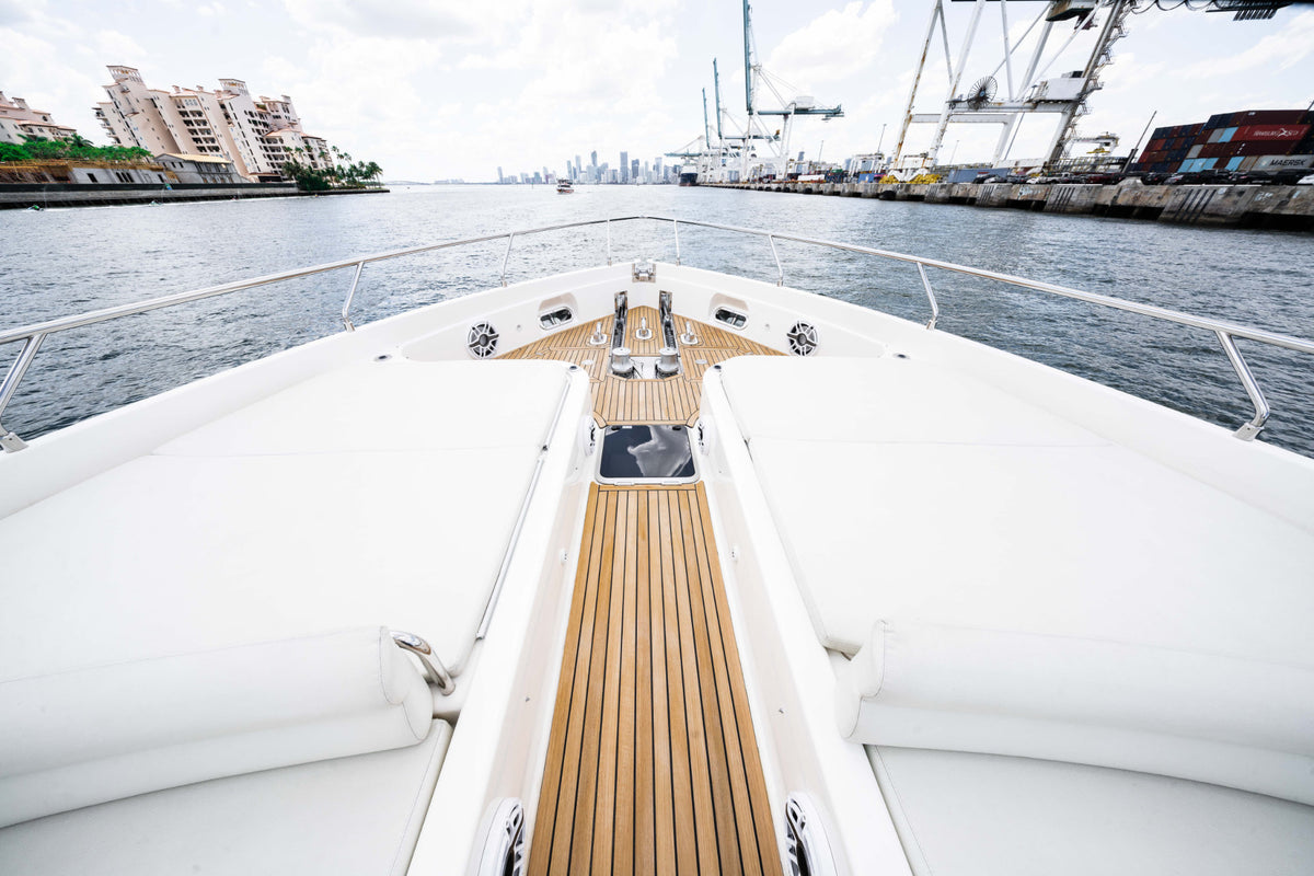 84' Ferretti Altura image 7