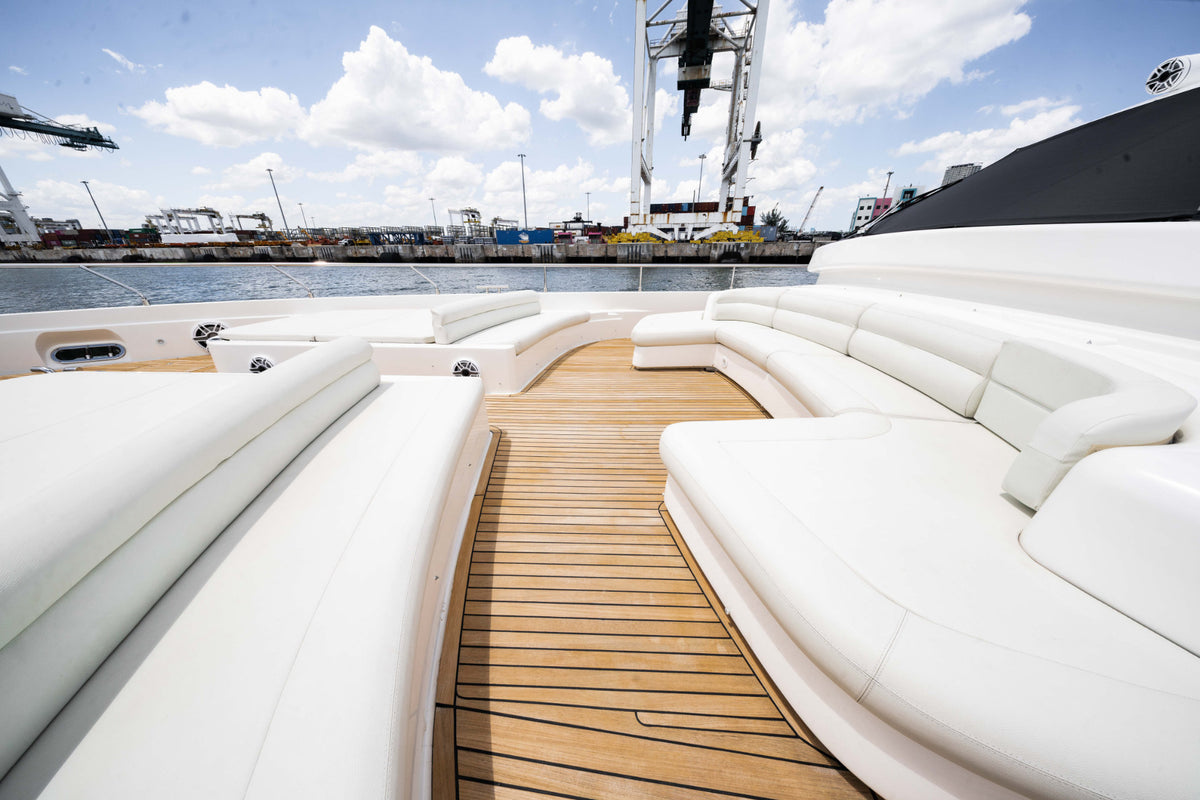 84' Ferretti Altura image 9