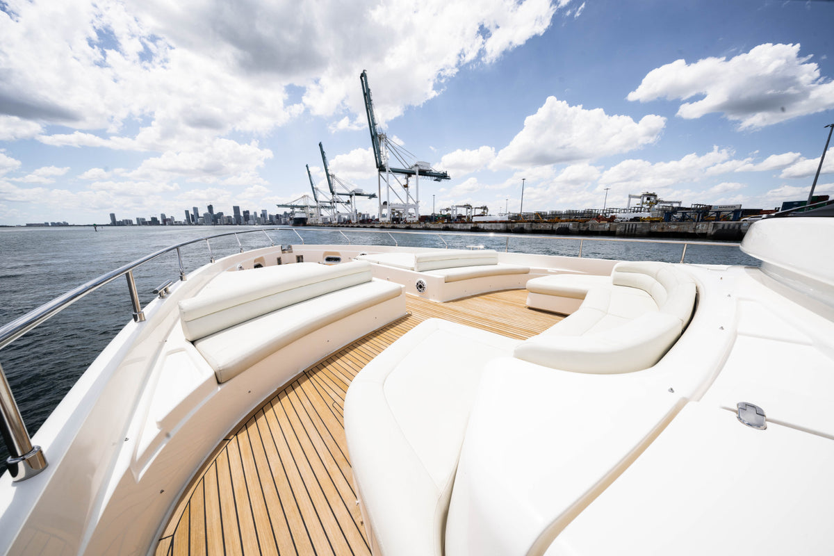 84' Ferretti Altura image 10
