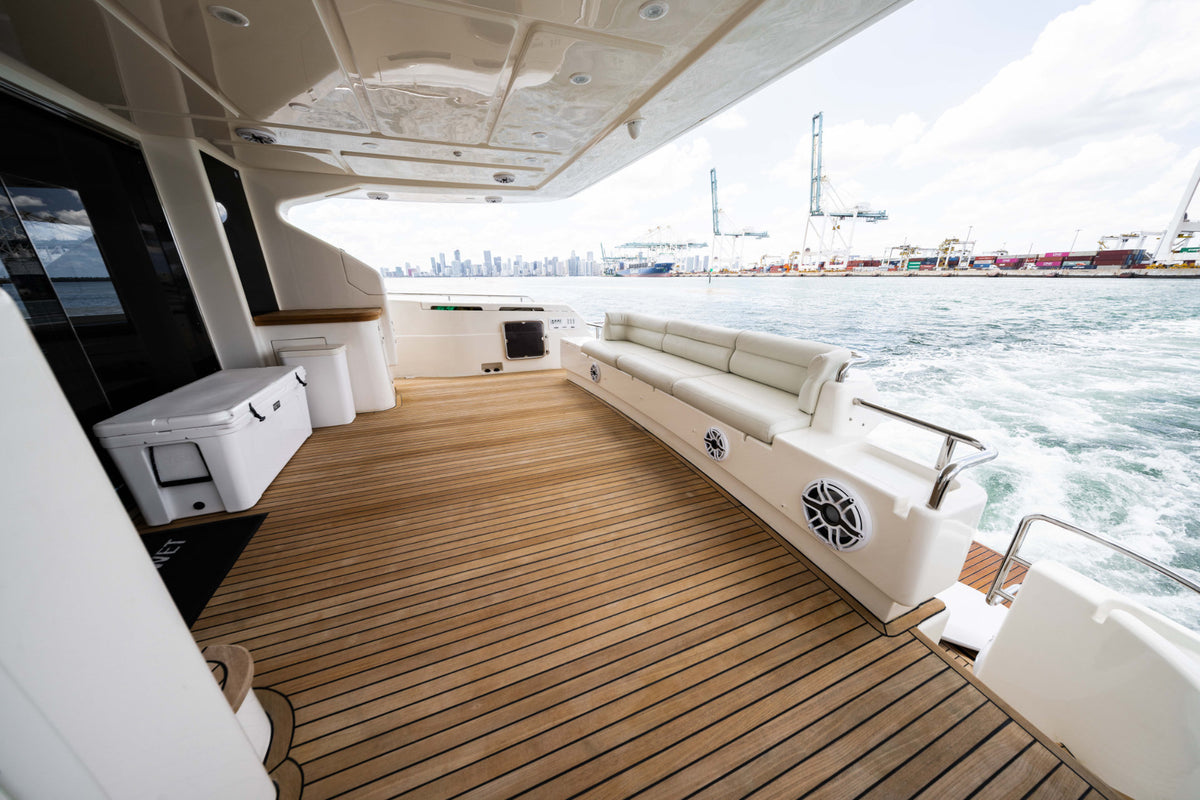 84' Ferretti Altura image 11
