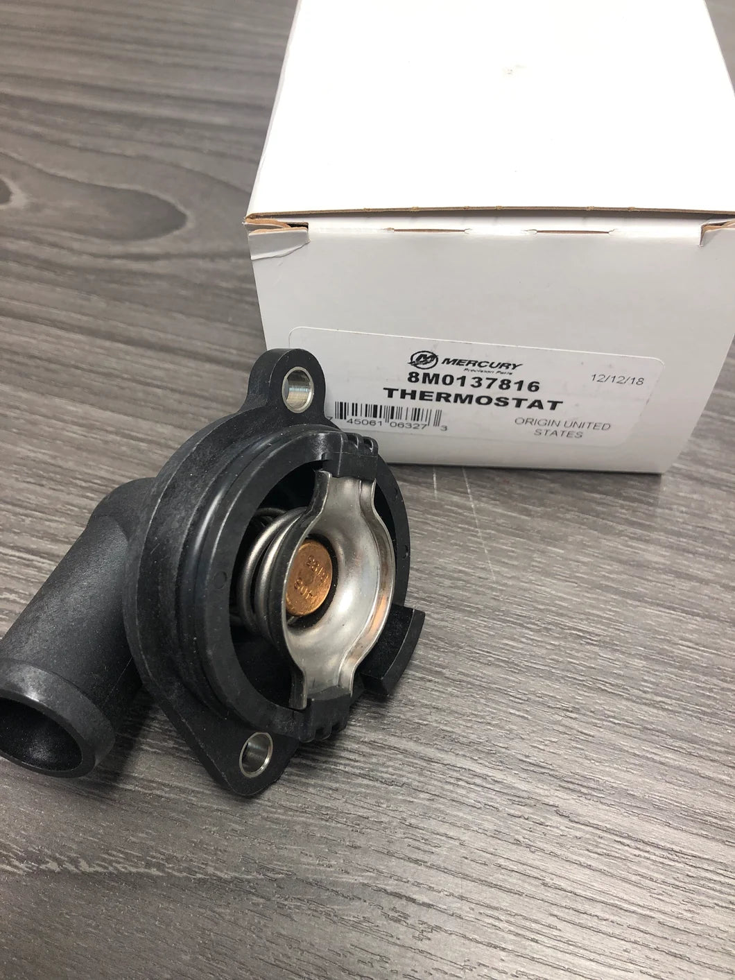 8M0137816 Thermostat, 140°F