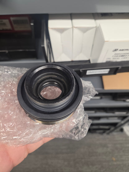 8M0235068 OIL SEAL CRR KIT