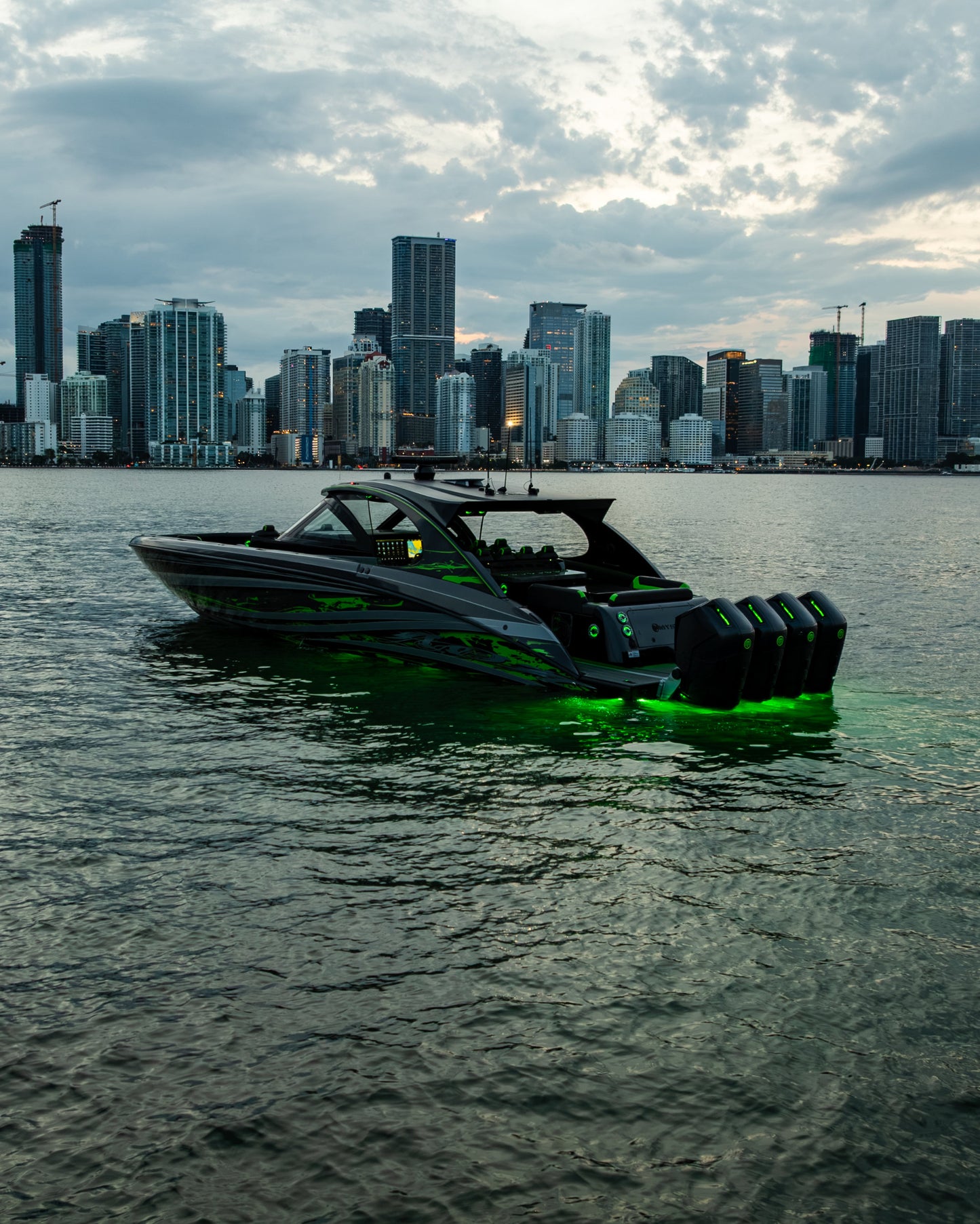 Mystic Powerboats M5200 High-Performance Powerboat