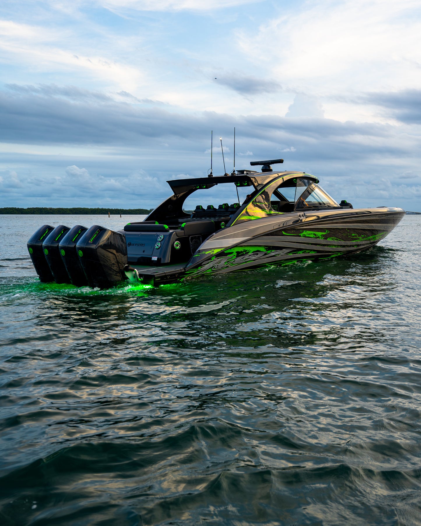 Mystic Powerboats M5200 High-Performance Powerboat