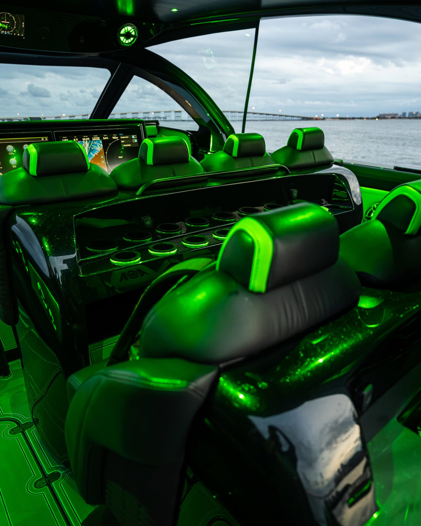 Mystic Powerboats M5200 High-Performance Powerboat