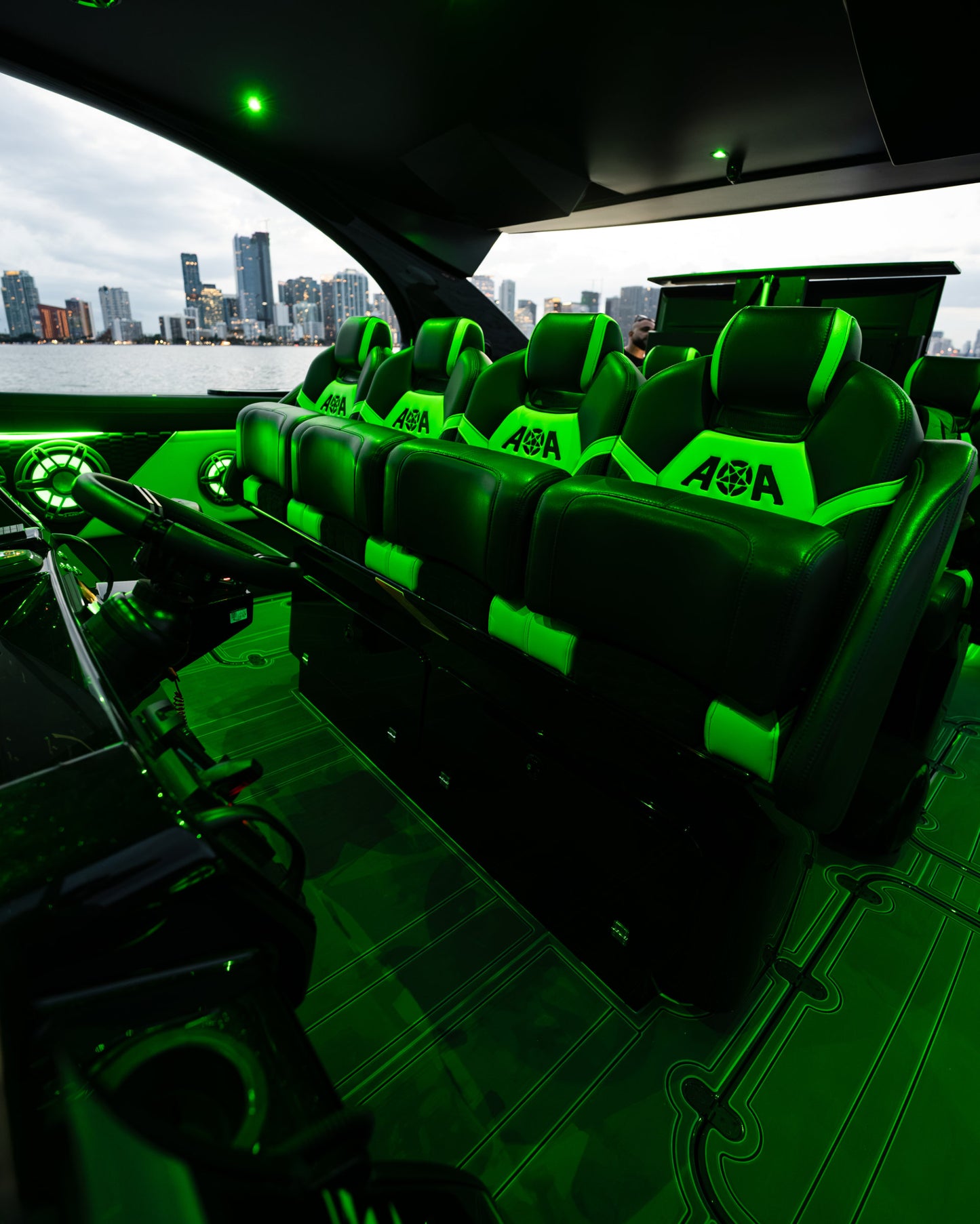 Mystic Powerboats M5200 High-Performance Powerboat