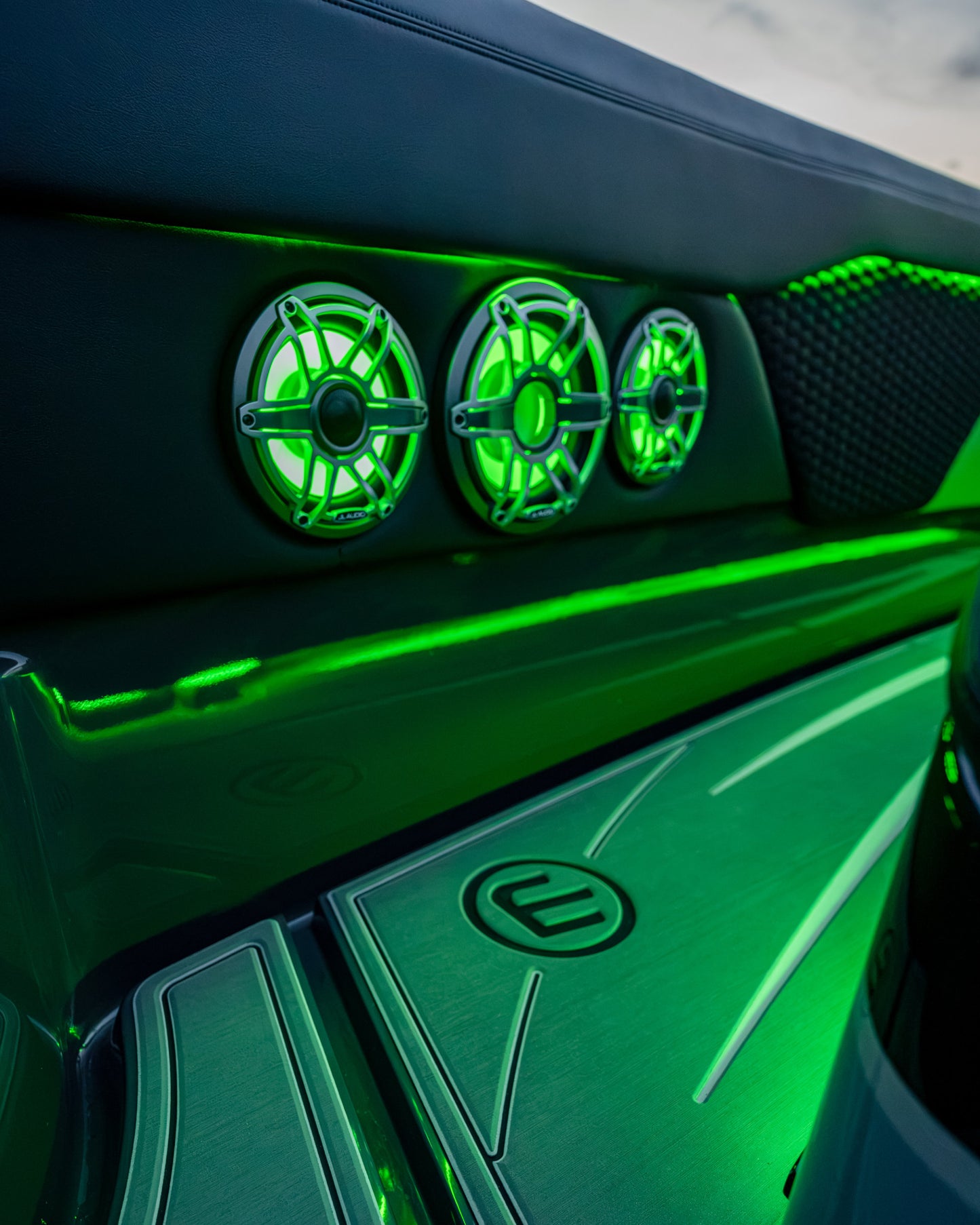 Mystic Powerboats M5200 High-Performance Powerboat