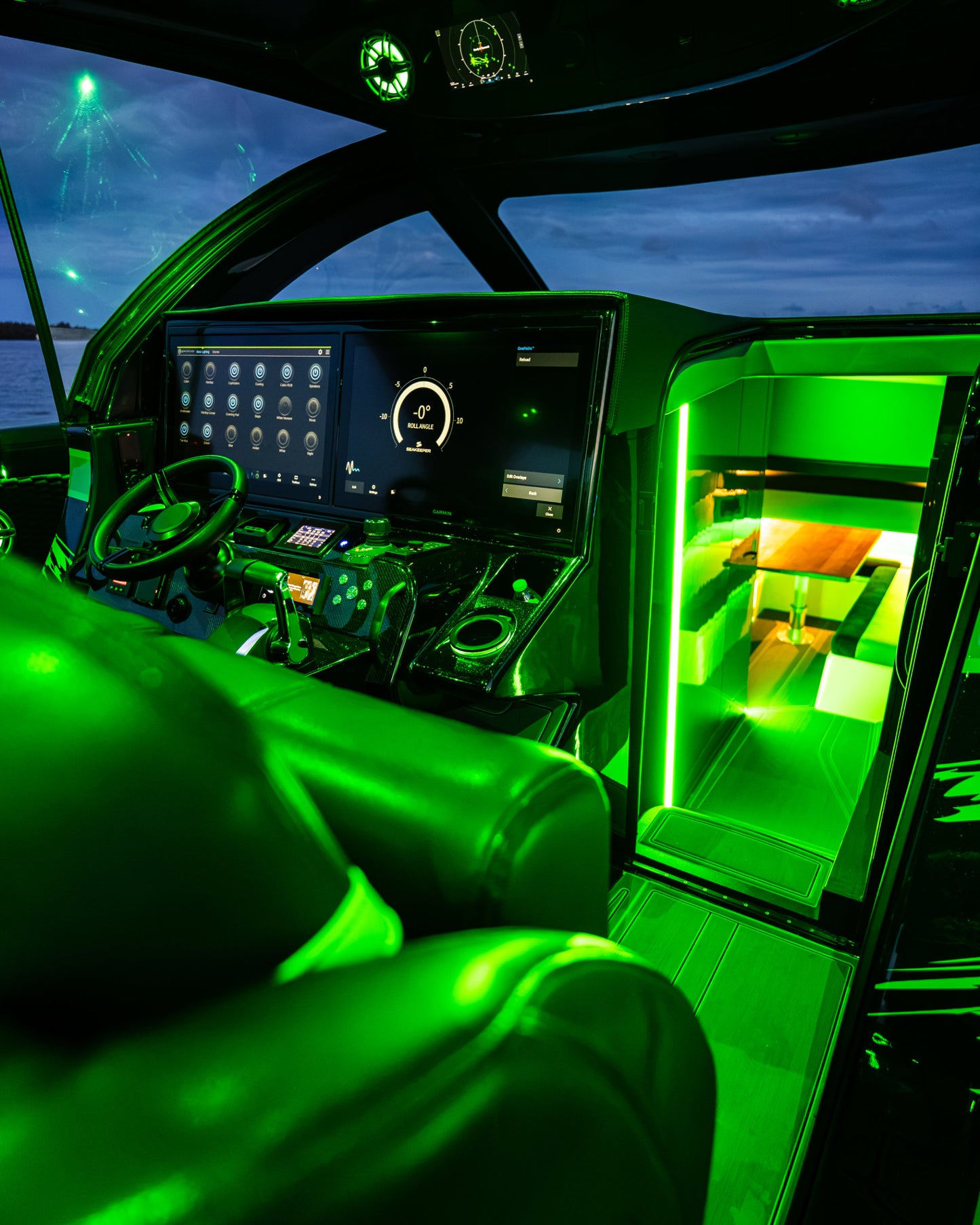 Mystic Powerboats M5200 High-Performance Powerboat