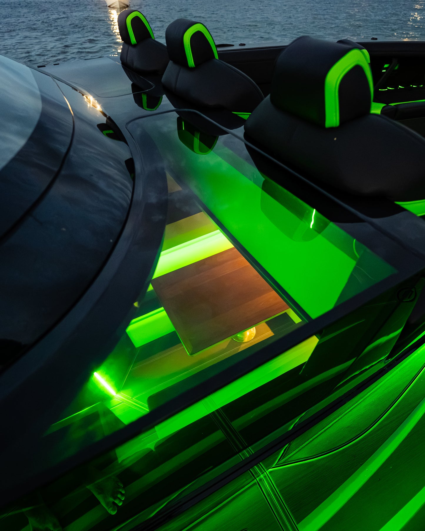 Mystic Powerboats M5200 High-Performance Powerboat