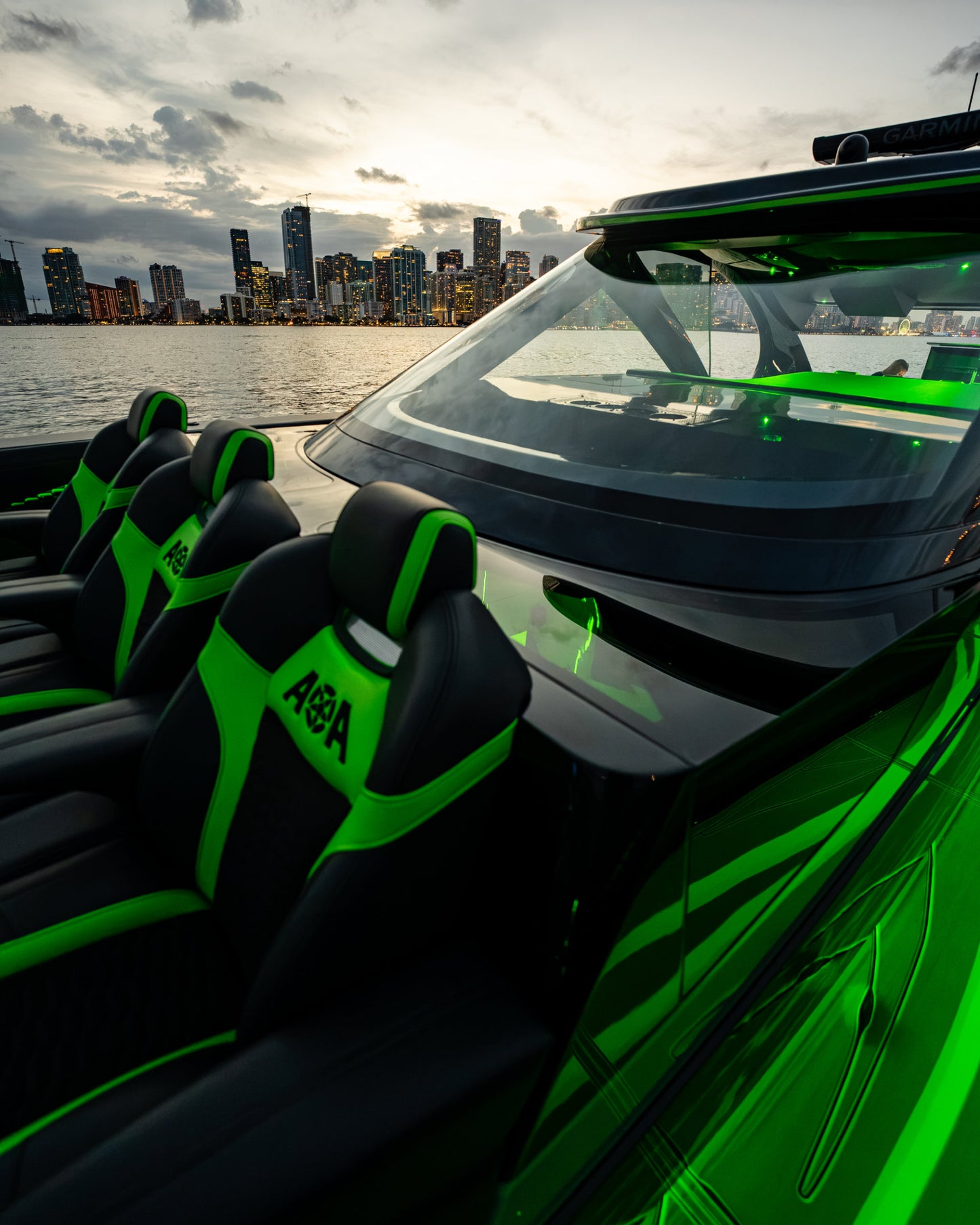Mystic Powerboats M5200 High-Performance Powerboat