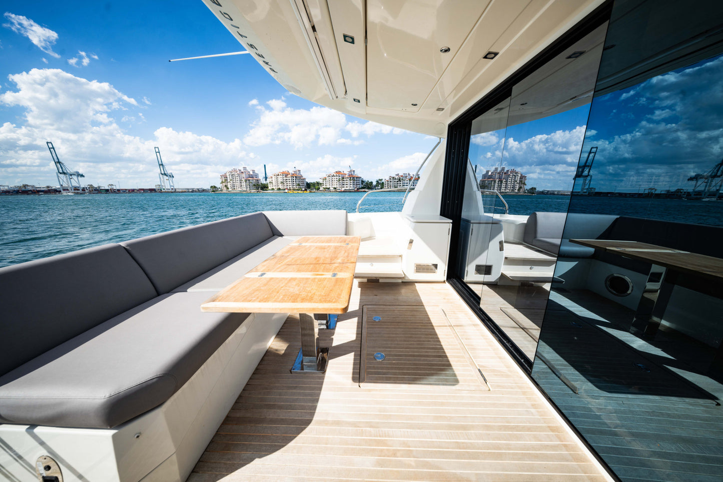 2023 Prestige 520 S