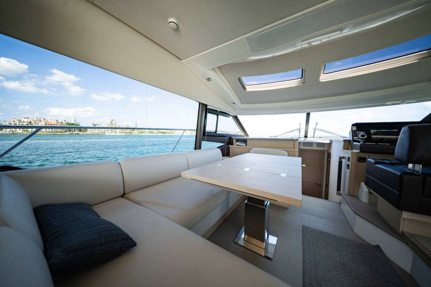 2023 Prestige 520 S