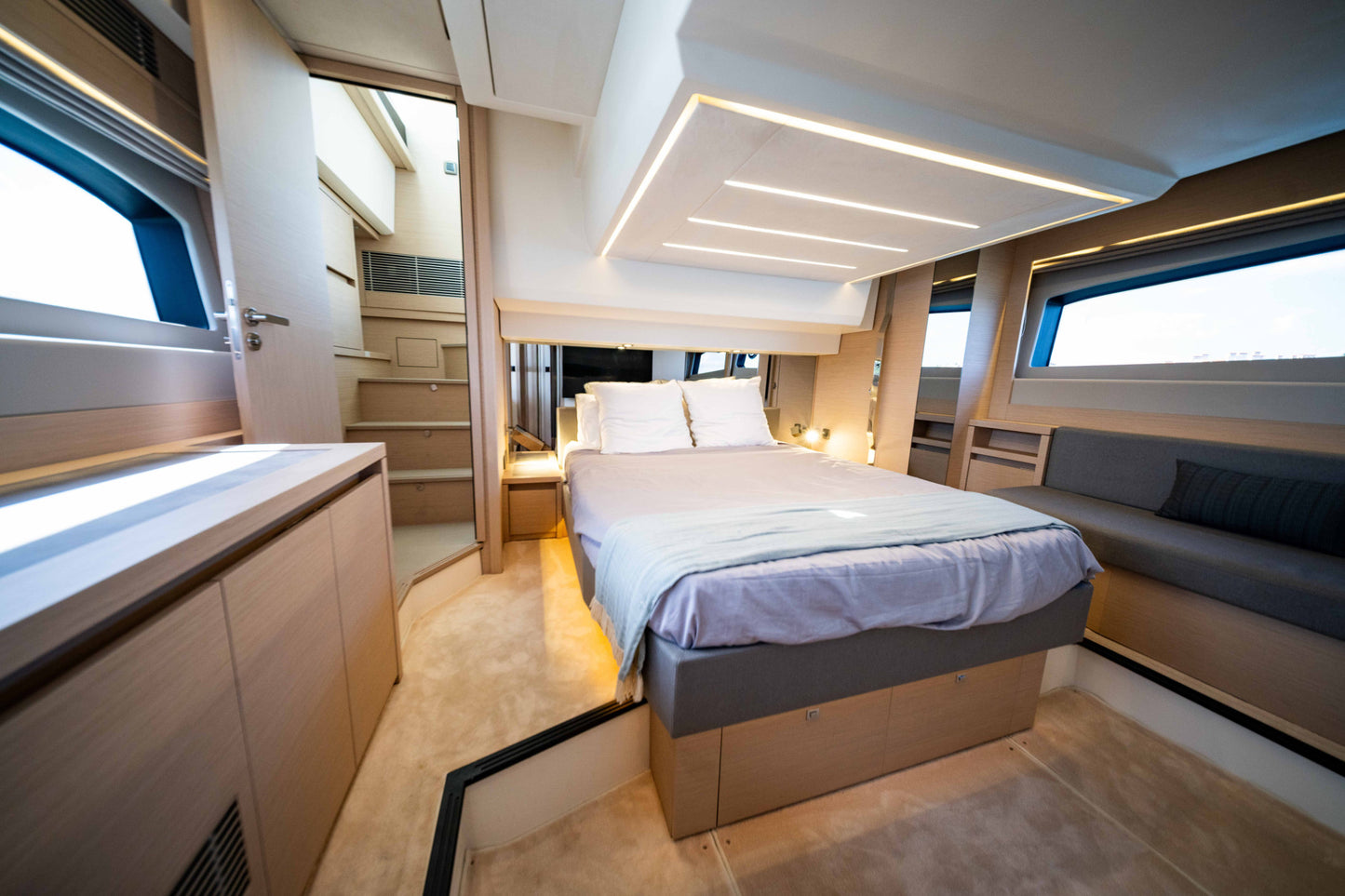 2023 Prestige 520 S