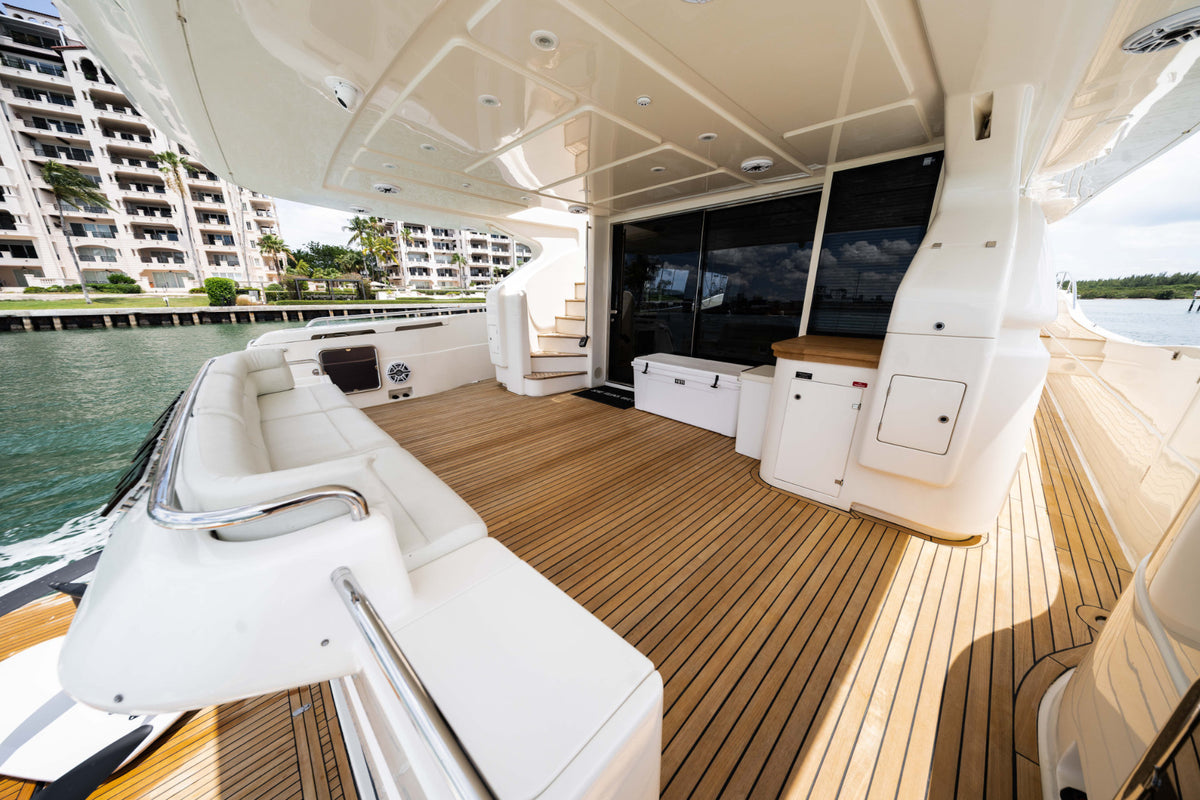 84' Ferretti Altura image 12