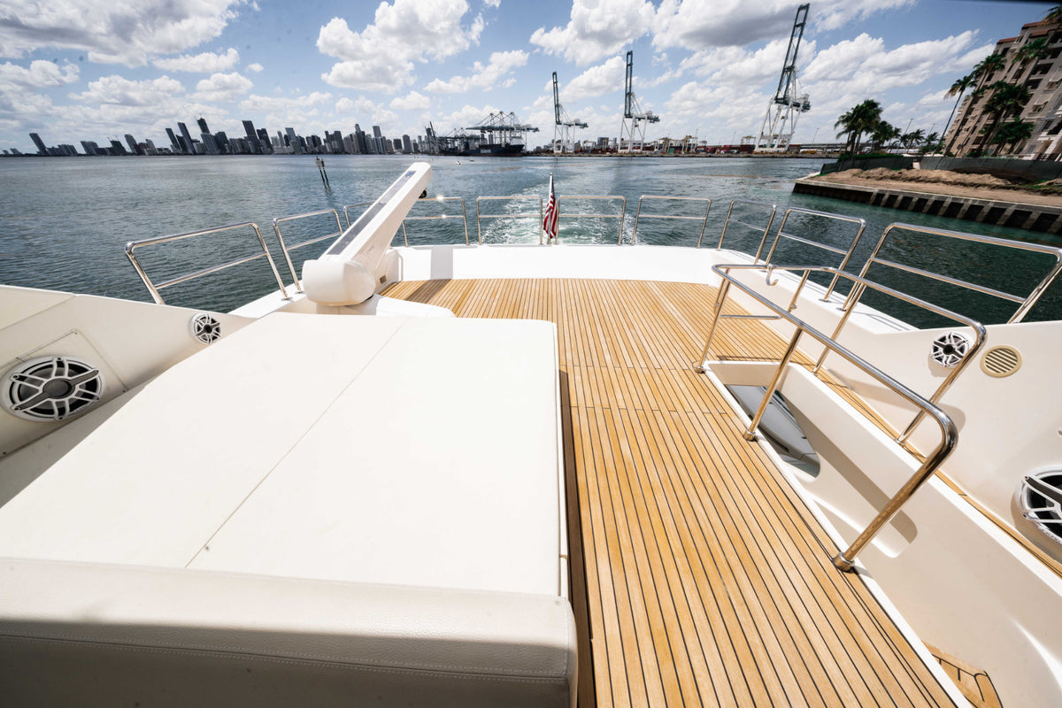 84' Ferretti Altura image 14