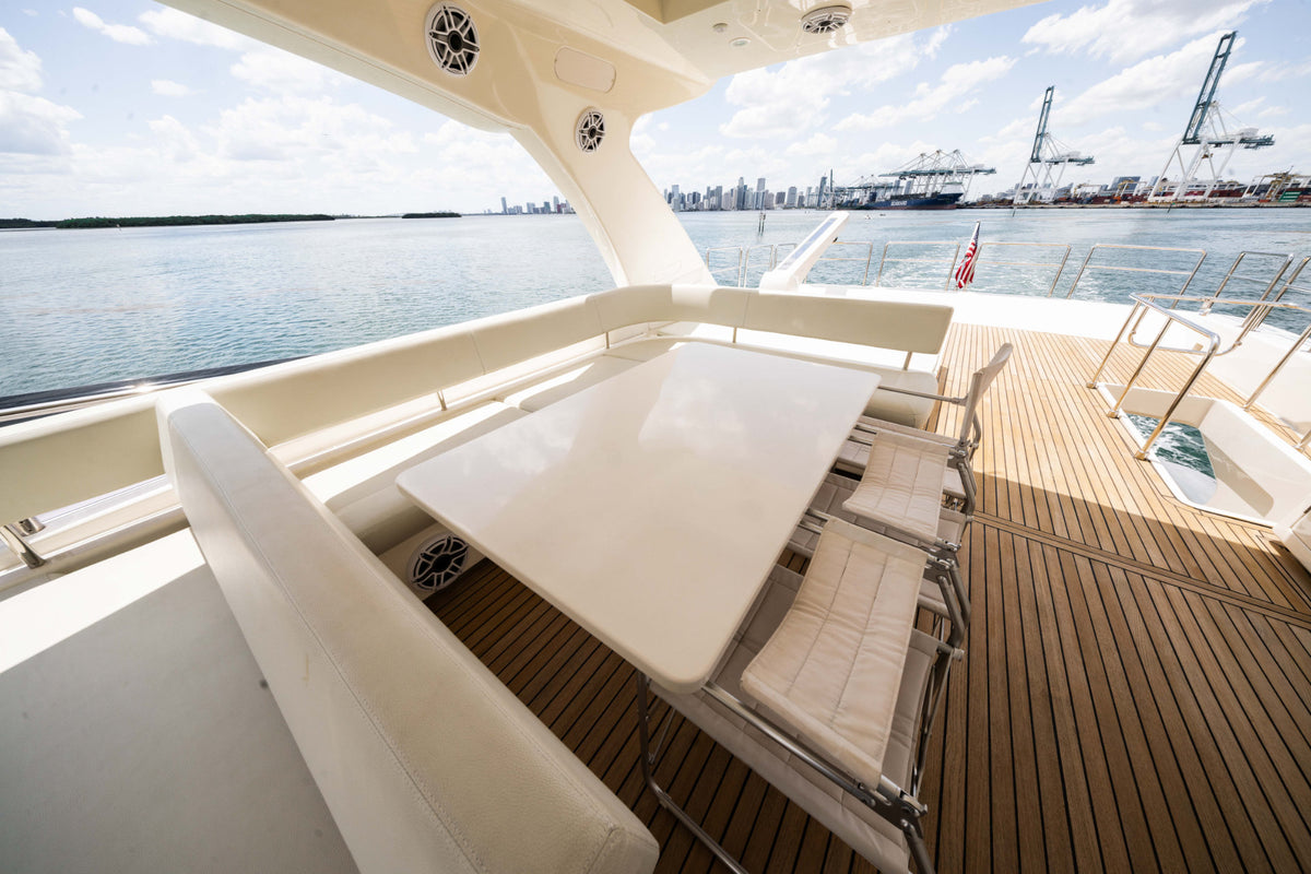 84' Ferretti Altura image 15