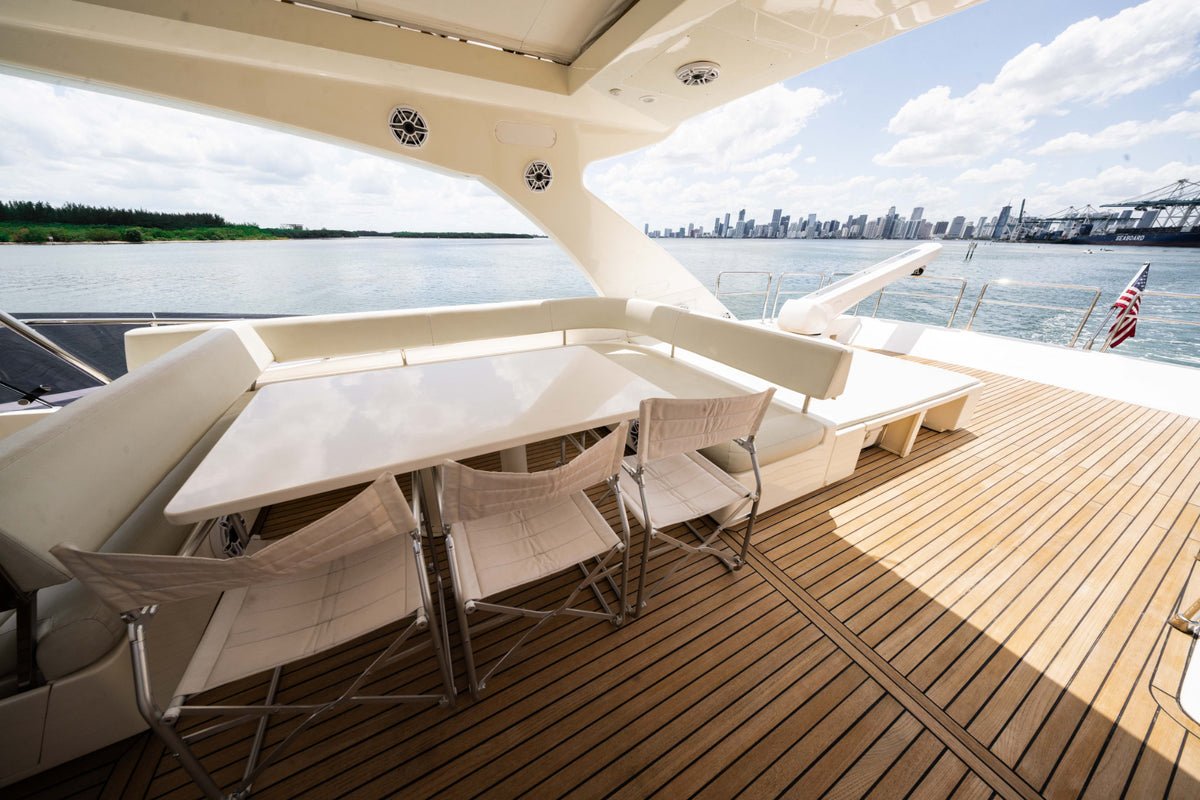 84' Ferretti Altura image 16