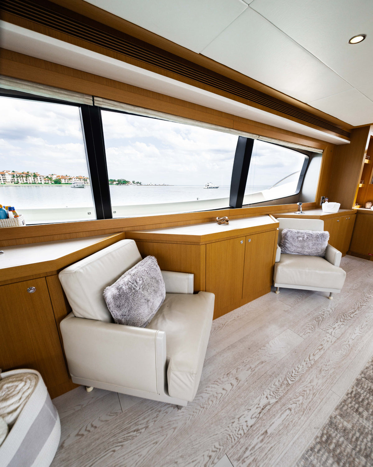 84' Ferretti Altura image 20