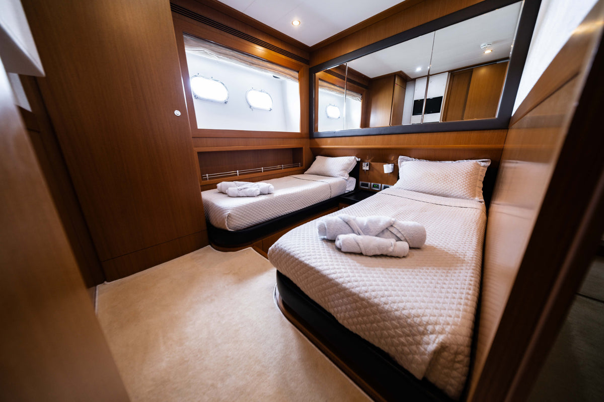 84' Ferretti Altura image 26