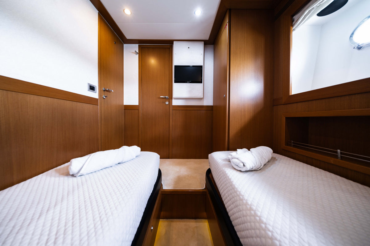 84' Ferretti Altura image 27