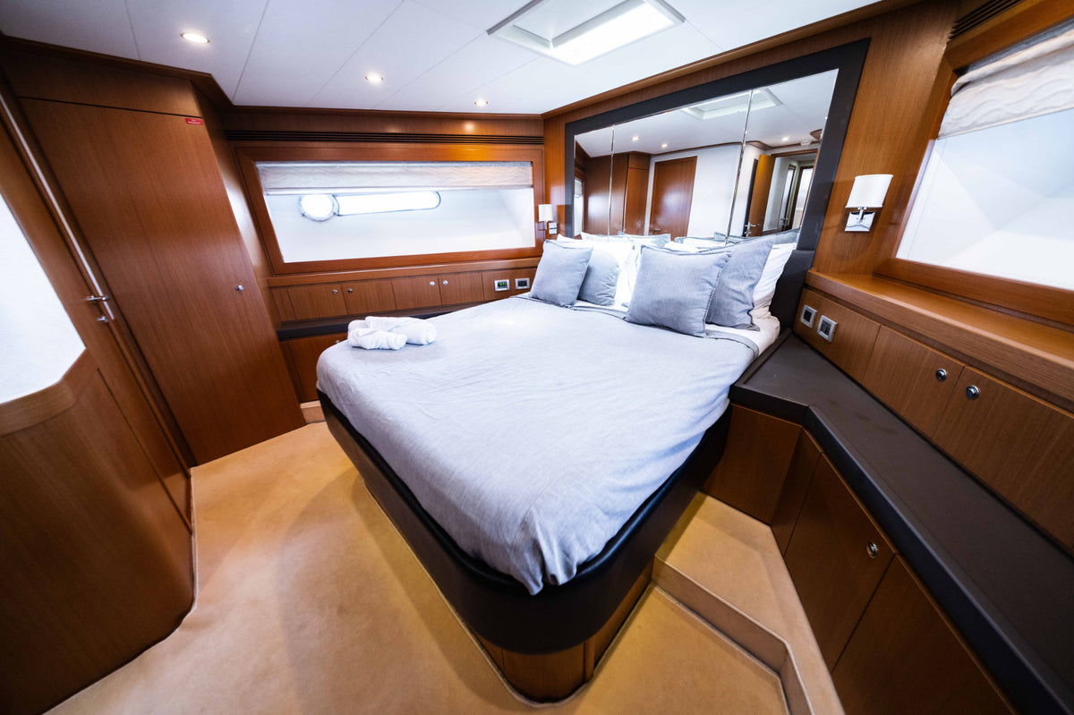 84' Ferretti Altura image 29