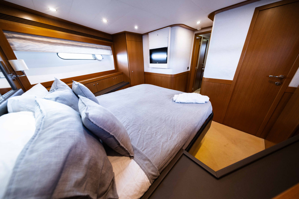 84' Ferretti Altura image 30