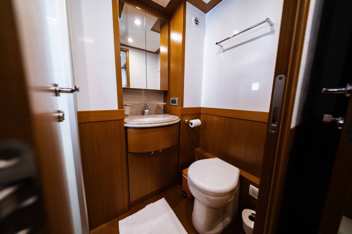 84' Ferretti Altura image 35