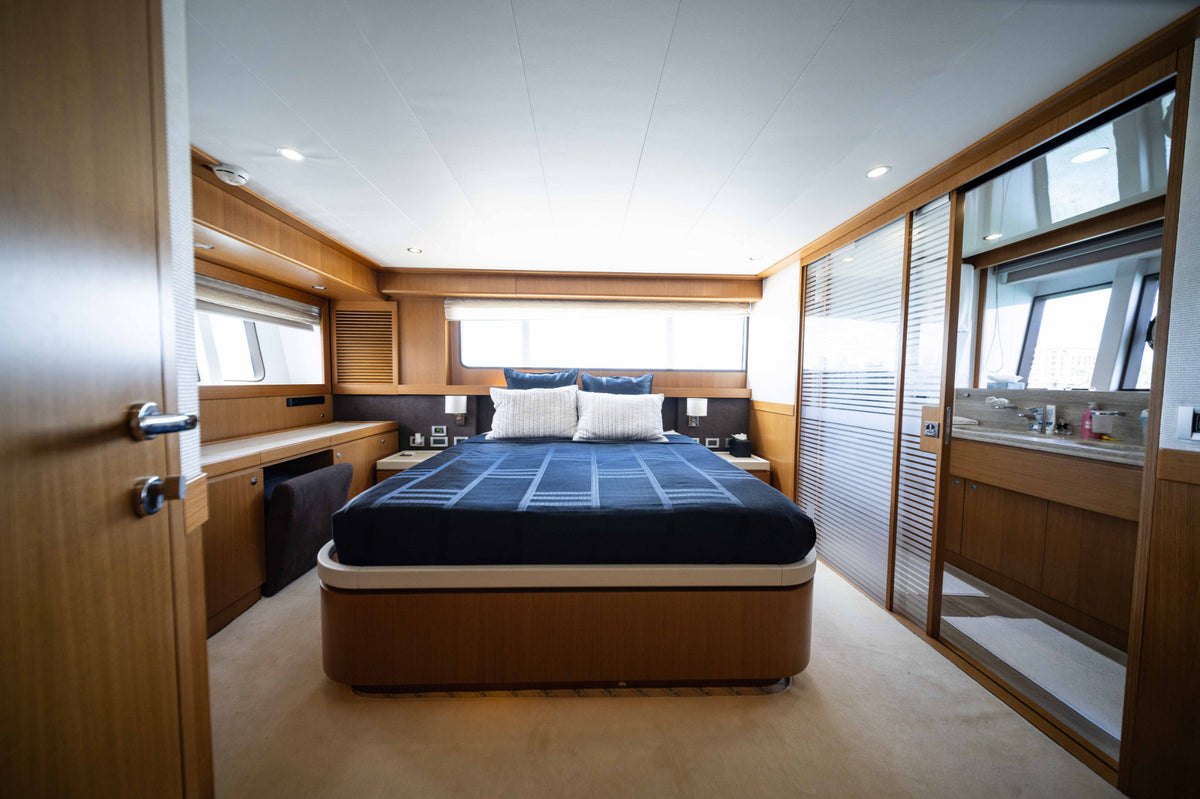 84' Ferretti Altura image 39
