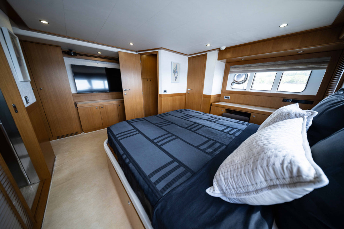 84' Ferretti Altura image 41