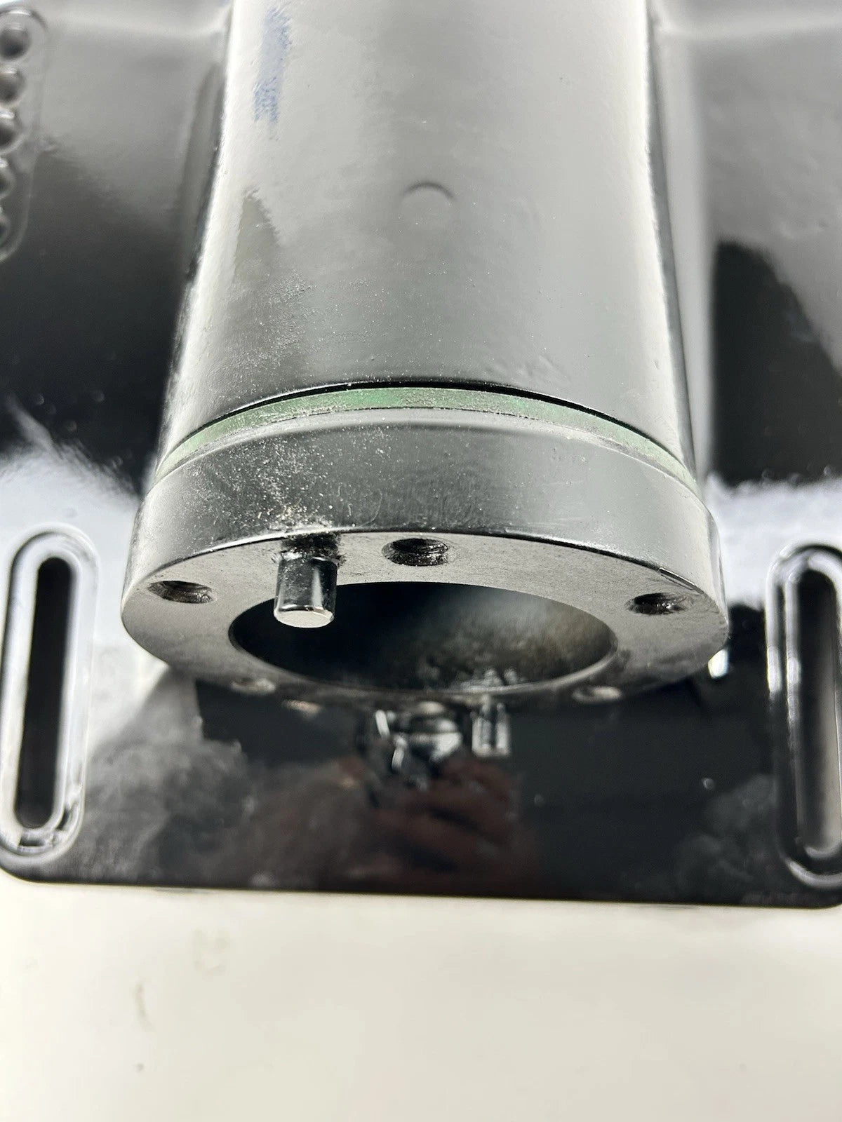 8M0234761 PEDESTAL