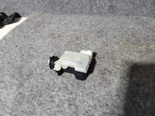 8M0178144 Actuator Latch